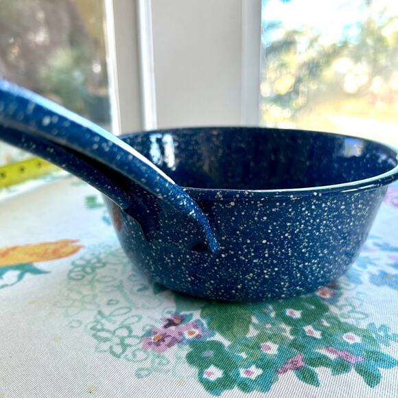 Vintage Blue Splatterware Enamel Ladle – Speckled Sauce Pan with Handle - Picture 4 of 12